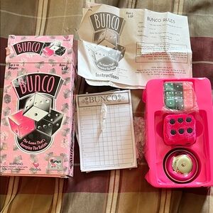 New Bunco boxed Breast Cancer Research Game Set with Pink Dice bell score sheets